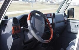 Toyota Land Cruiser J7 graue Innenausstattung | extremfahrzeuge.com