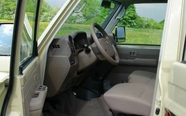 Toyota Land Cruiser J7 beige Innenausstattung | extremfahrzeuge.com